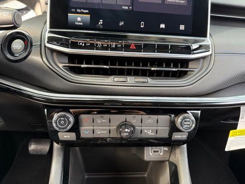 New 2026 Jeep Compass Latitude image 24