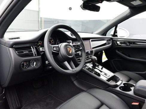 New 2026 Porsche Macan AWD/4WD image 4