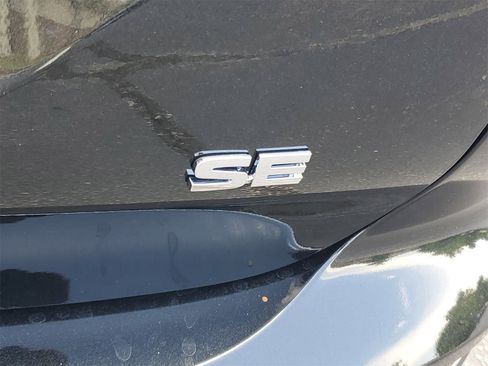 New 2025 Mitsubishi Outlander SE image 28