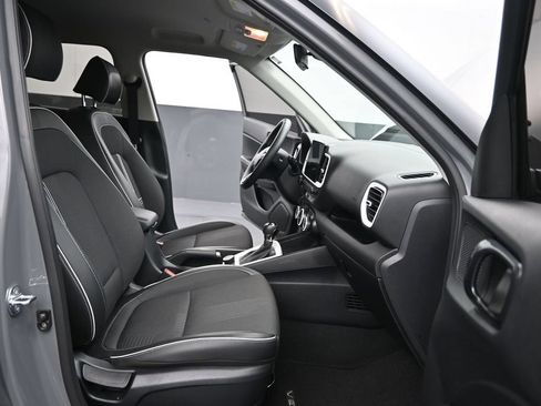 Used 2023 Hyundai Venue Limited FWD image 15