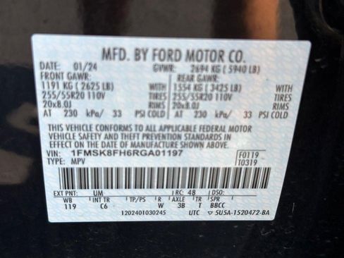 Used 2024 Ford Explorer Limited w/ Equipment Group 301A AWD/4WD image 29