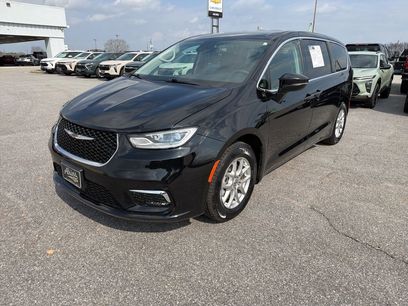 Used 2024 Chrysler Pacifica Touring-L