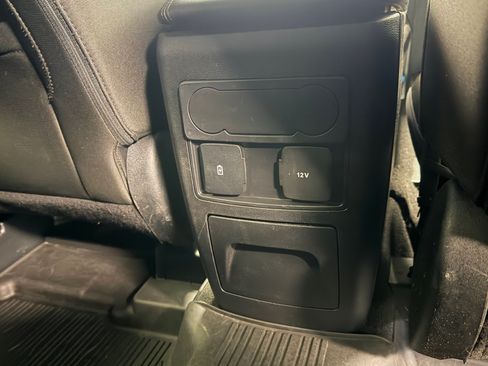 Used 2024 Ford Explorer XLT AWD/4WD image 22
