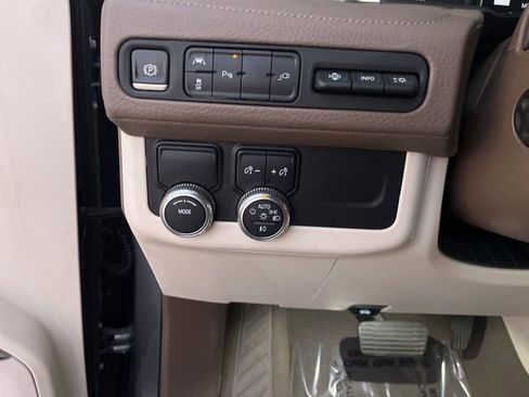 Used 2021 GMC Yukon Denali image 31