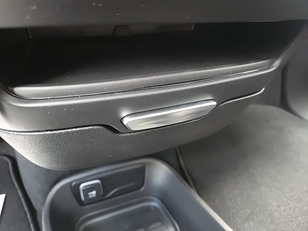 New 2027 Chrysler Pacifica Select w/ Family Tech Group FWD image 67