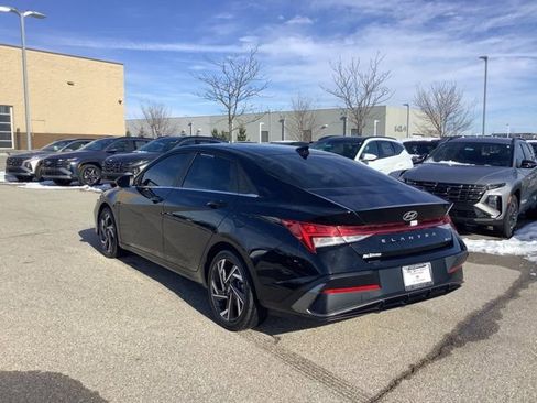 Certified 2025 Hyundai Elantra Limited image 8