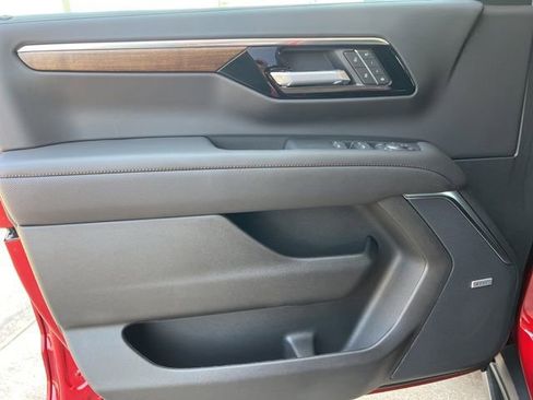 New 2025 Chevrolet Suburban High Country image 23