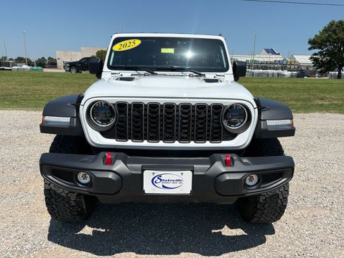 Used 2025 Jeep Wrangler Unlimited Rubicon AWD/4WD image 2