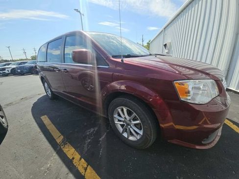 Used 2019 Dodge Grand Caravan SXT FWD image 3