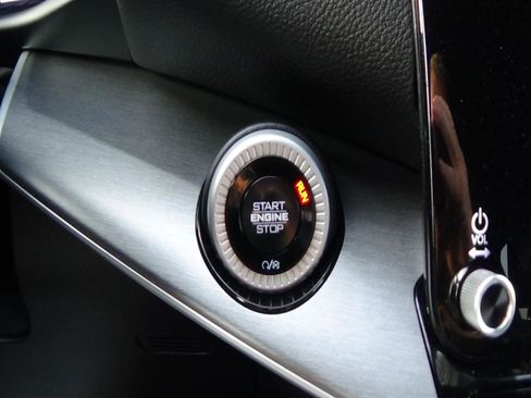 Certified 2025 Jeep Wagoneer L 4WD image 26