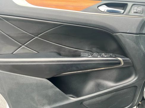 Used 2017 Lincoln MKC Reserve image 7