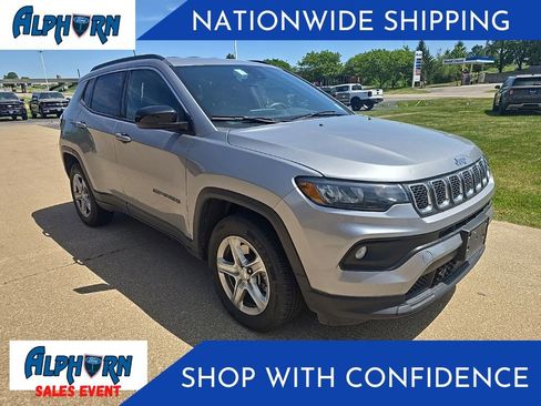 Used 2024 Jeep Compass Latitude AWD/4WD image 1