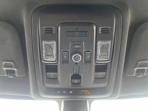 Used 2022 Chevrolet Suburban High Country image 36