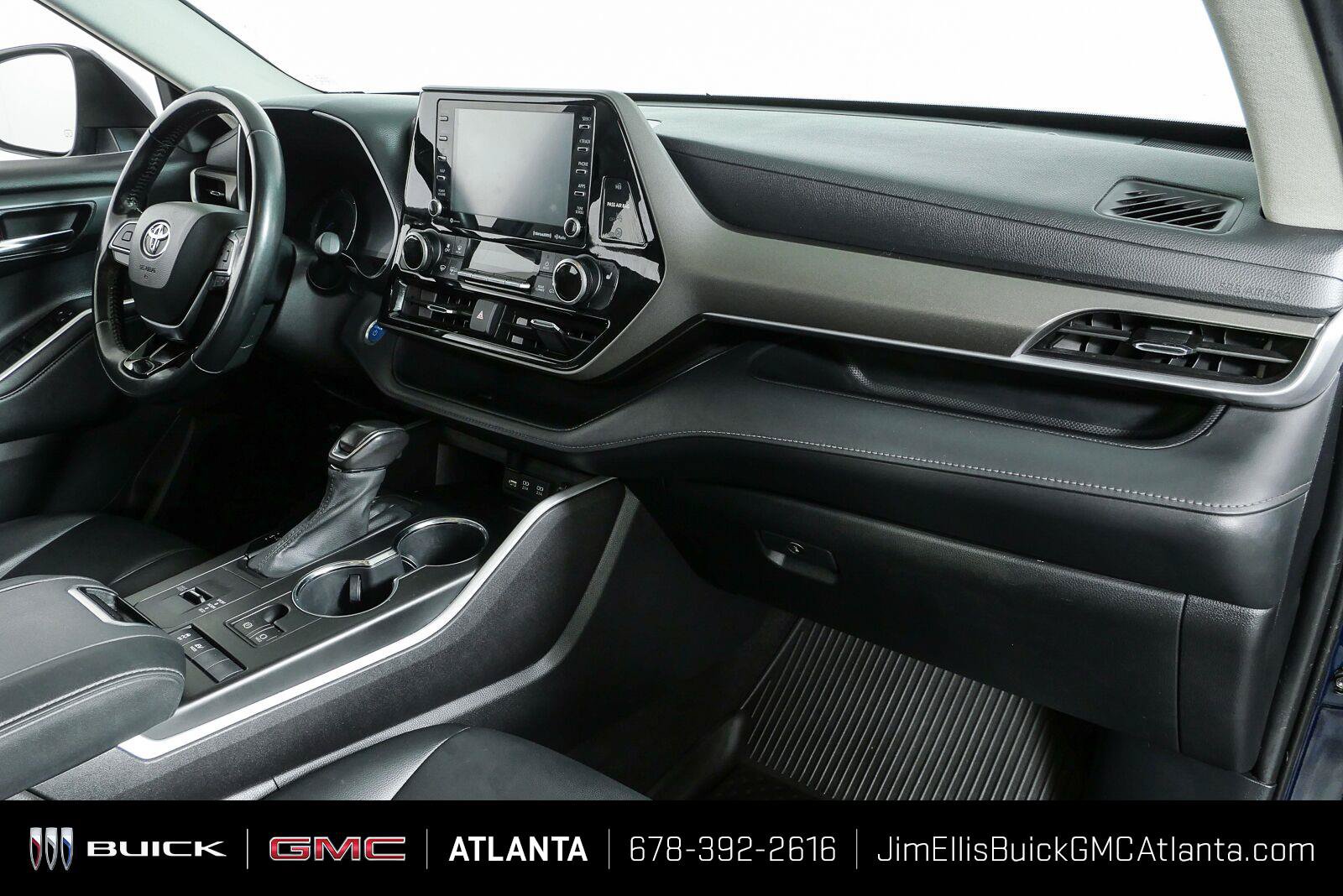 Used 2021 Toyota Highlander XLE FWD image 24