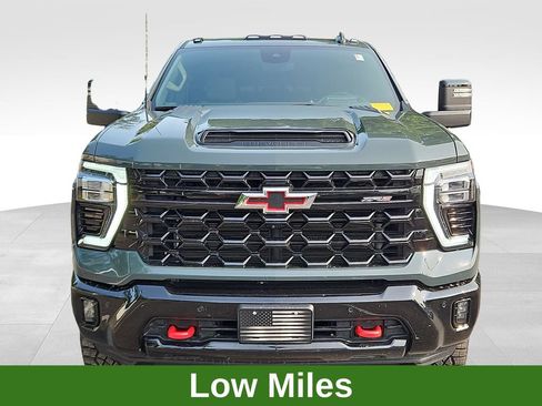 Used 2025 Chevrolet Silverado 2500 ZR2 w/ Technology Package AWD/4WD image 2