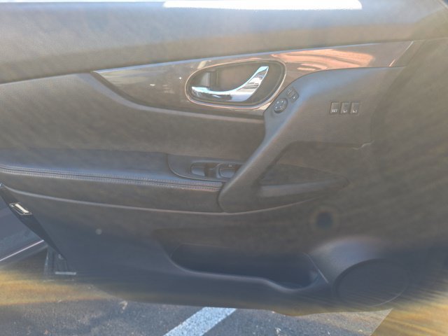 Used 2019 Nissan Rogue SV w/ Sun & Sound Touring Package AWD/4WD image 11
