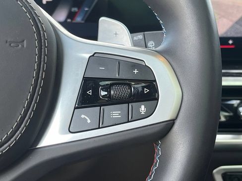 Used 2025 BMW X7 M60i AWD/4WD image 37