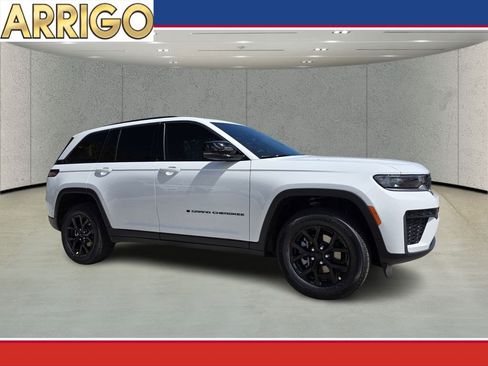 New 2026 Jeep Grand Cherokee Altitude RWD image 1