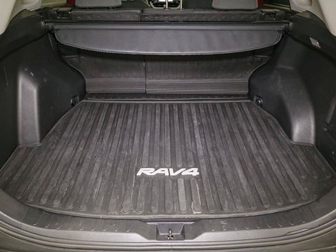 Used 2021 Toyota RAV4 XLE AWD/4WD image 12