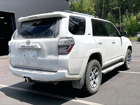 Used 2021 Toyota 4Runner SR5 Premium w/ Moonroof Package AWD/4WD image 4