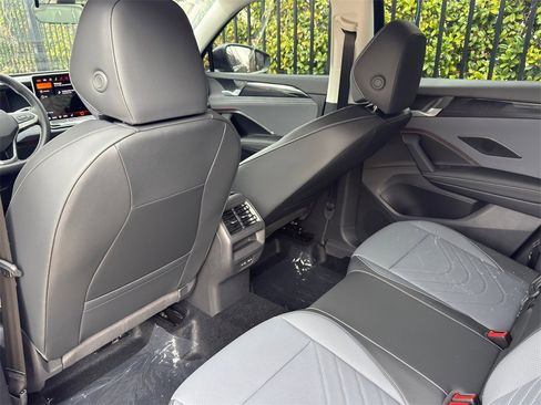 New 2026 Volkswagen Tiguan SE image 25