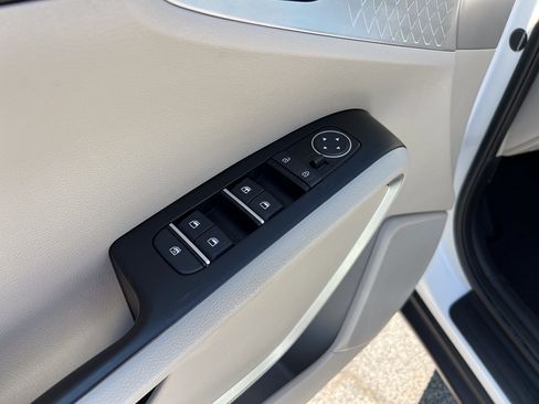 Used 2025 Kia Soul LX w/ LX Technology Package FWD image 12