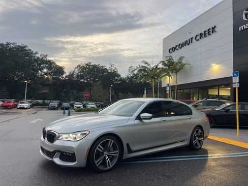 Used 2018 BMW 750i image 12