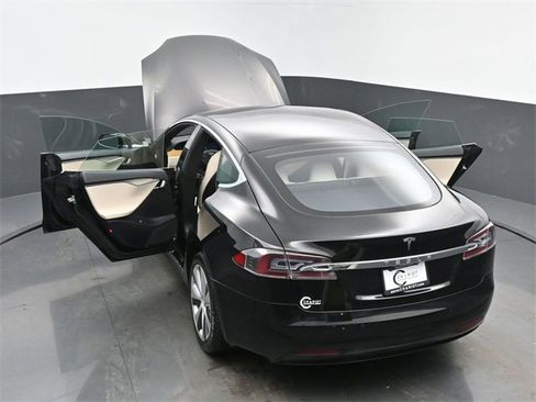 Used 2020 Tesla Model S Long Range Plus image 64