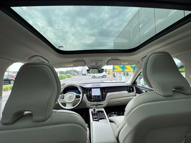Certified 2022 Volvo XC60 B5 Inscription w/ Advanced Package AWD/4WD image 18