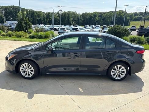 Used 2025 Toyota Corolla LE FWD image 4
