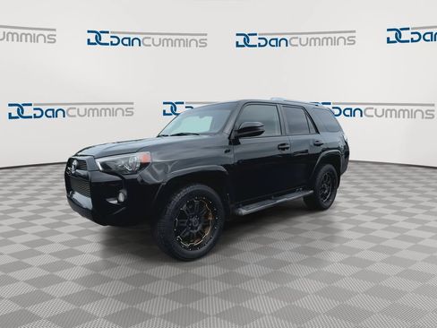 Used 2017 Toyota 4Runner SR5 AWD/4WD image 5
