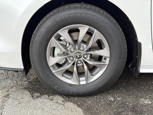New 2026 Toyota Sienna XLE FWD image 11