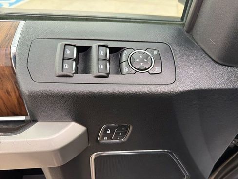 Used 2019 Ford F150 Lariat w/ Equipment Group 502A Luxury AWD/4WD image 16
