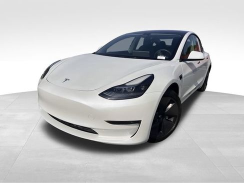 Used 2023 Tesla Model 3 Standard Range RWD image 9