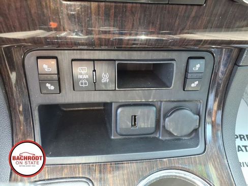 Used 2015 Chevrolet Traverse LT w/ Style and Technology Package FWD image 12