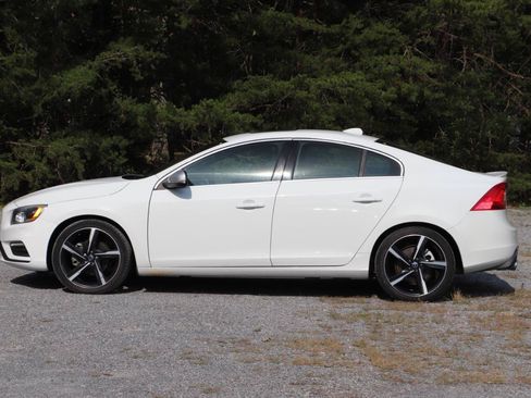 Used 2016 Volvo S60 T5 R-Design FWD image 39