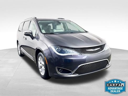 Used 2020 Chrysler Pacifica Limited FWD image 2