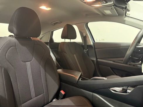 Used 2021 Hyundai Elantra SE image 23