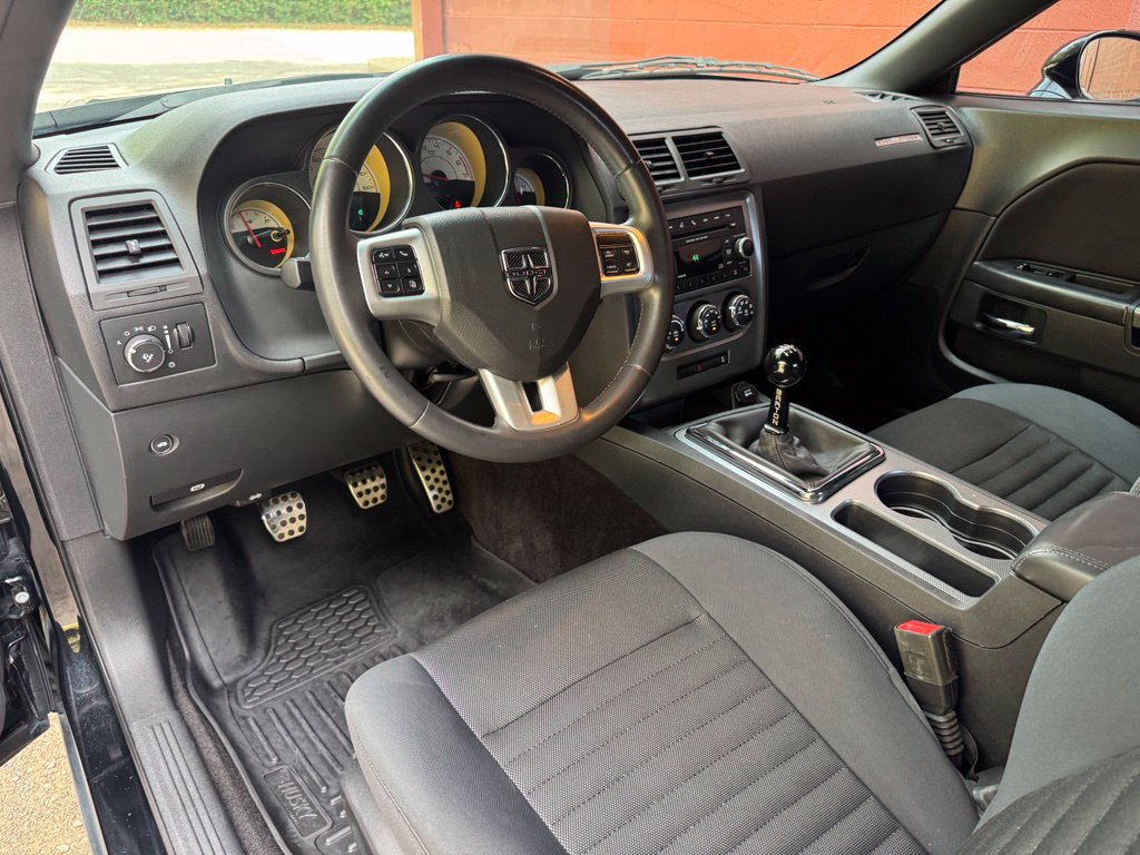 Used 2014 Dodge Challenger R/T RWD image 13