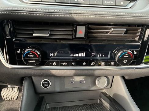 Used 2023 Nissan Rogue SL image 27