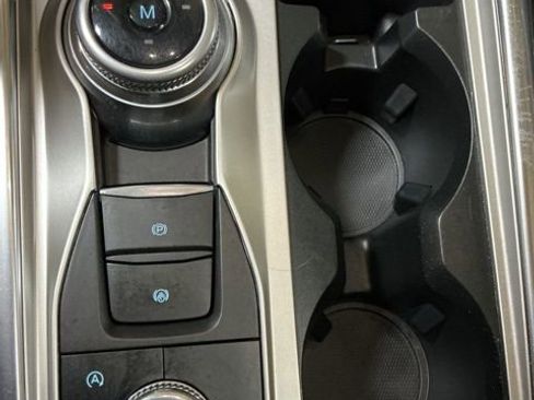 Used 2020 Ford Explorer XLT w/ Equipment Group 202A image 23