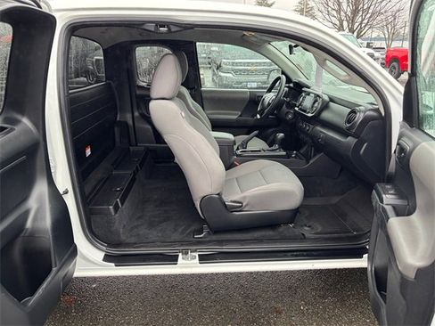 Used 2022 Toyota Tacoma SR image 31
