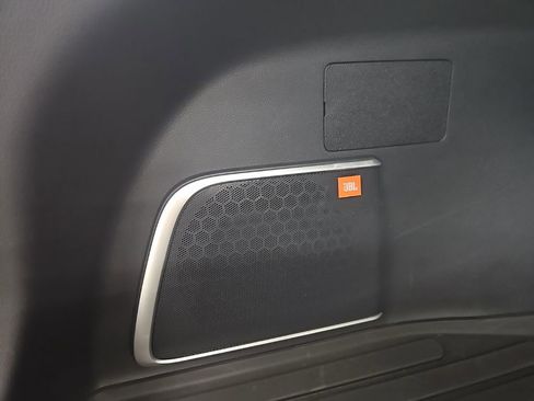 Used 2024 Toyota Venza XLE image 32