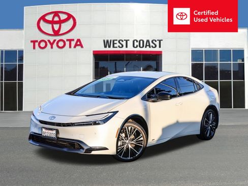 Certified 2025 Toyota Prius XLE image 1