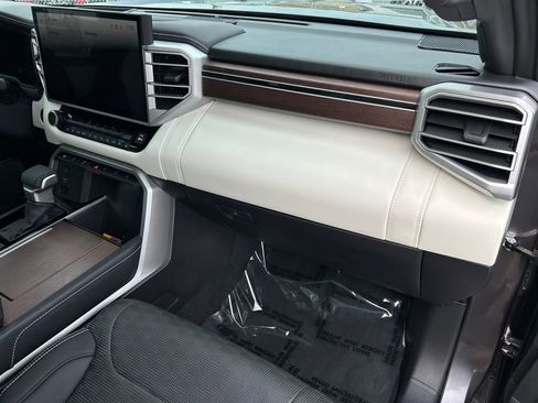 Used 2025 Toyota Sequoia Capstone image 27