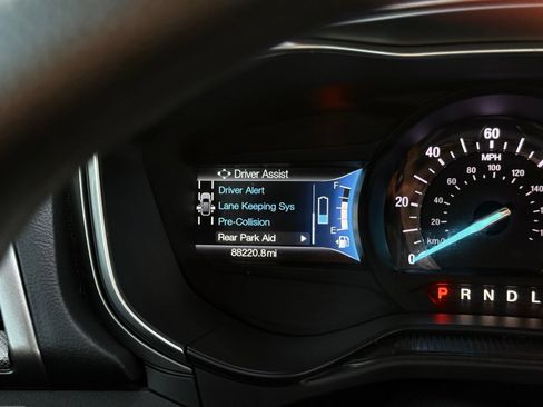 Used 2019 Ford Fusion SE FWD image 28