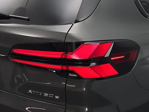 New 2026 BMW X5 xDrive50e w/ Executive Package image 33