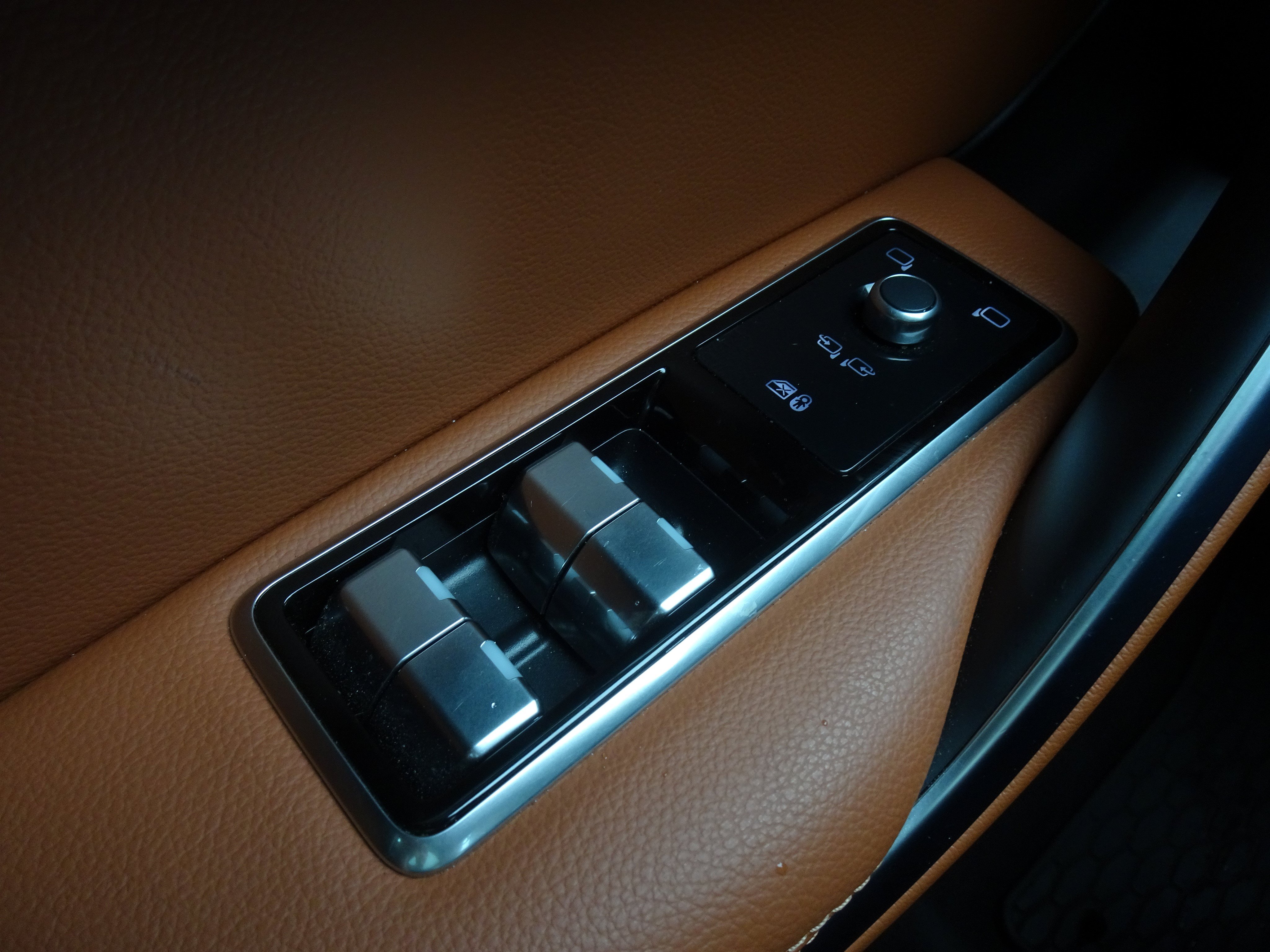 Certified 2023 Jaguar F-PACE R-Dynamic S AWD/4WD image 32
