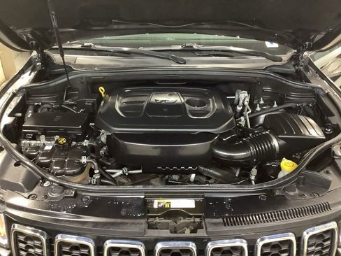 Used 2019 Jeep Grand Cherokee Limited image 24