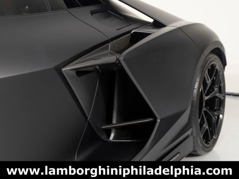 Used 2024 Lamborghini Revuelto AWD/4WD image 45